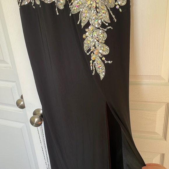 Gorgeous floor length black prom dress with beading detail and side split - Picture 5 of 8